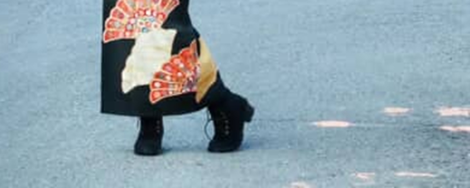 着物で撮影中、マダムに「それ、自分で着たの？」→怒られるかと思ったら……　驚きの着こなしに「わっ！かっこいい」「めちゃくちゃお洒落」（1/3） | 女性 ねとらぼ