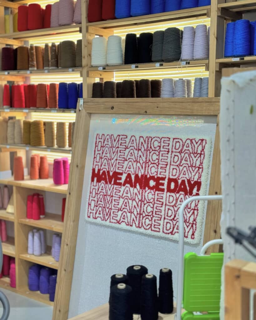 ラグ販売店の掃除機の中身