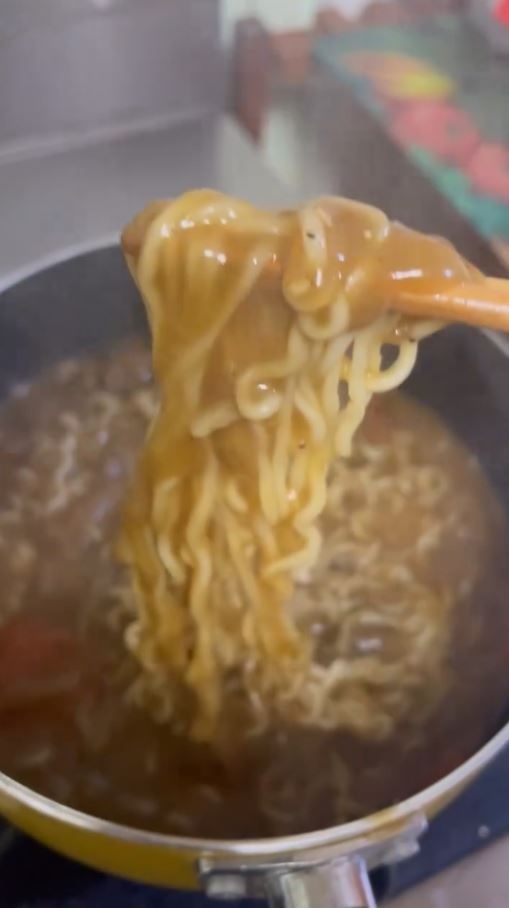 麺に絡んだドロドロのカレーが最高!