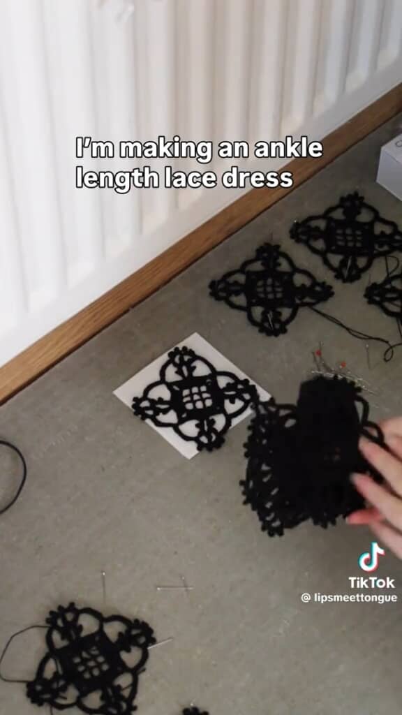 四角いモチーフを大量に