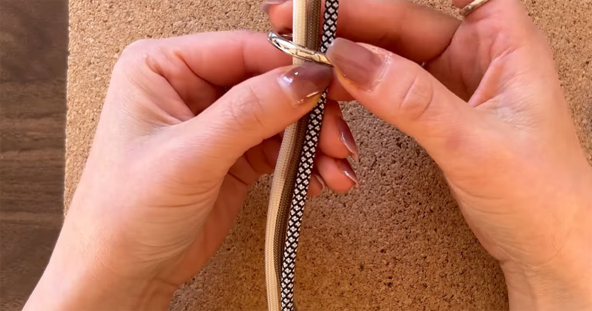 バラバラの柄ひもを金具に通し、ギュギュっと結ぶと…… 完成した“3wayアイテム”に「可愛いデザイン」「作ってみたい」(1/3) | ハンドメイド ねとらぼ