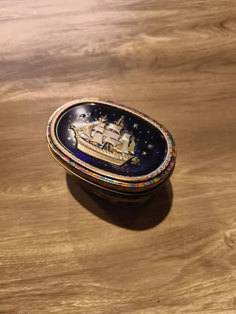 青山デカーボ「横浜限定缶」