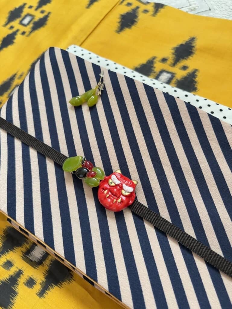 鬼と豆の帯留めやさやえんどうピアスもかわいい！