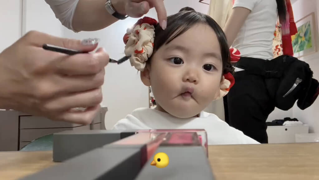 お団子ヘアに整えて……