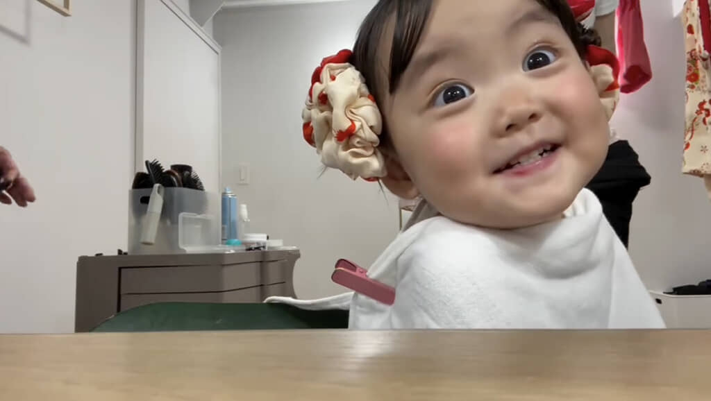 ピンク色のチークは自分で選びました