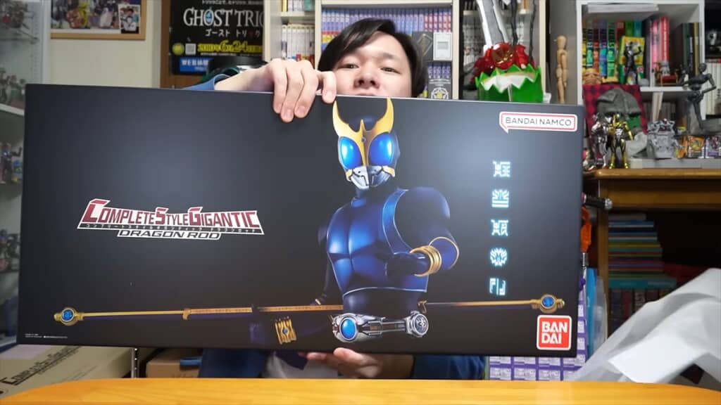 仮面ライダークウガの武器「ドラゴンロッド」の巨大おもちゃ