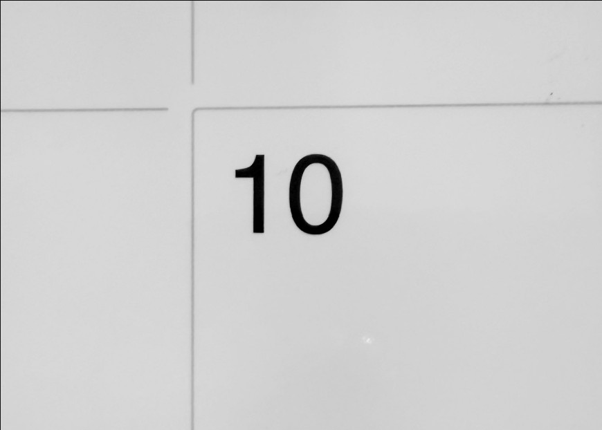 ホワイトボードに書かれた予定とは