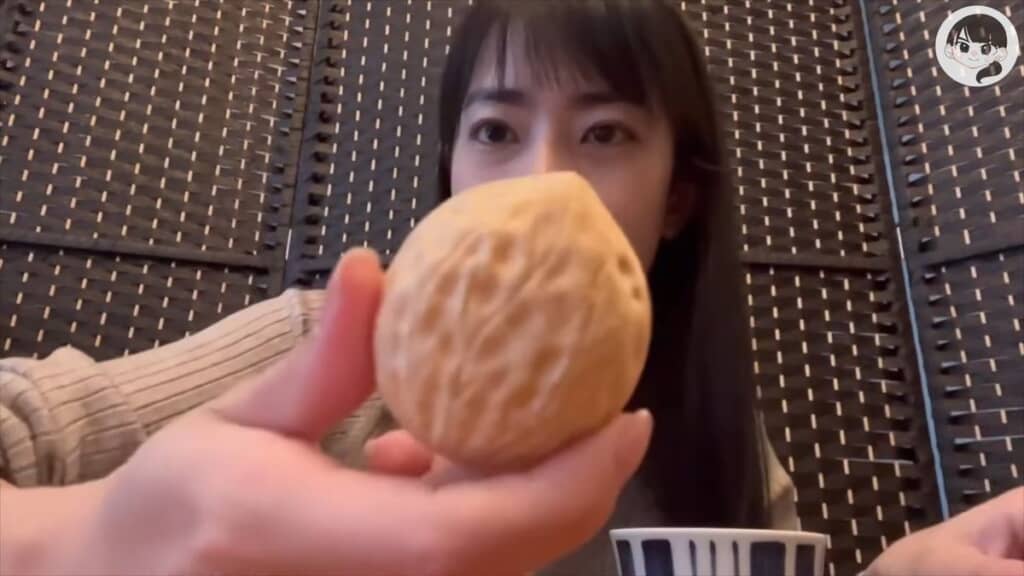 クルミの形をしているくるみ最中