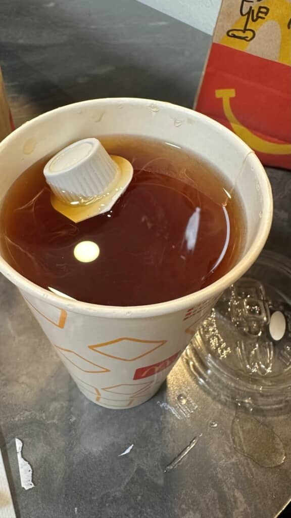 うっかり飲み物の中にミルクを落としてしまったそうです