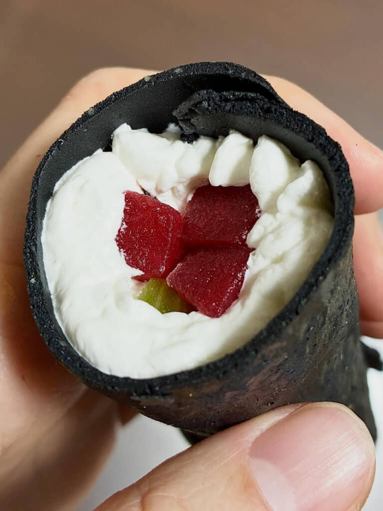 寄りで見てもやっぱりマグロにしか見えない……