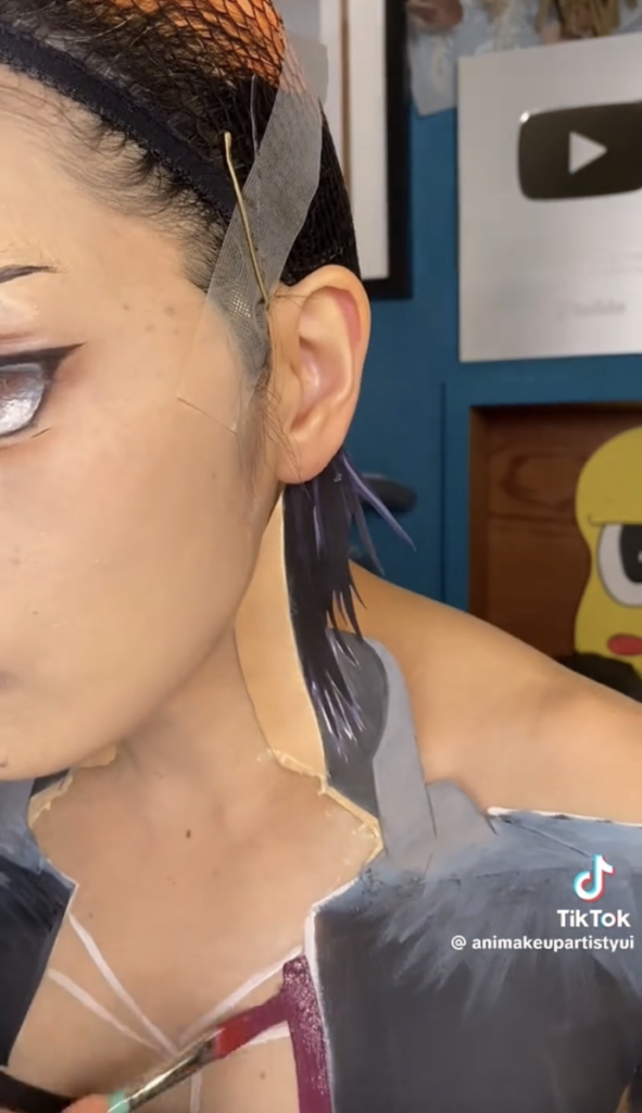 2次元メイクで大変身