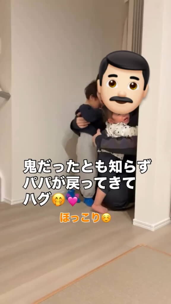 パパにぎゅっと抱きつくふたり