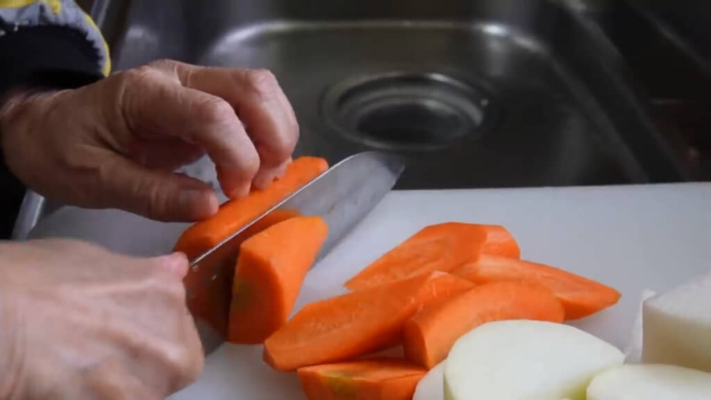 具材は基本的に大ぶりにカット