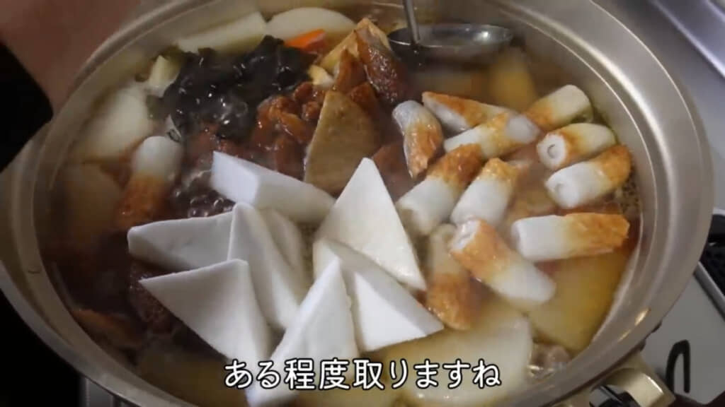 表面に浮いてきた油はある程度とった方がおいしくなるとのこと