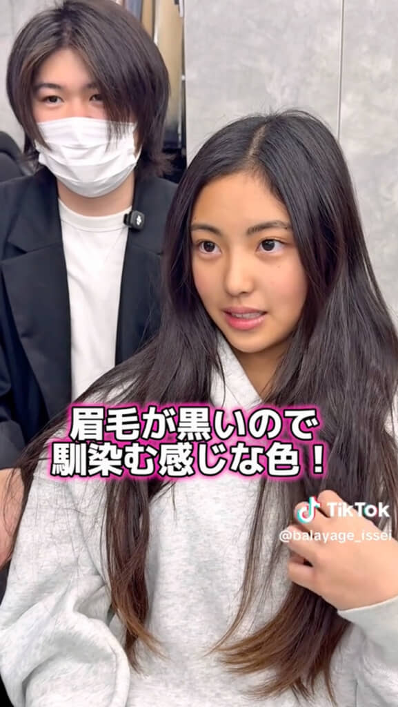 黒髪ロングの女の子