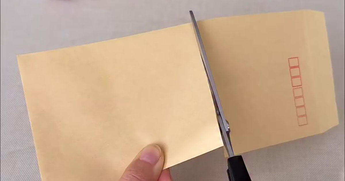 余った茶封筒、捨てないで! 切って折るだけの簡単ラッピング術に「これは使えますね」「茶封筒に見えない」(1/3) | ライフハック ねとらぼ