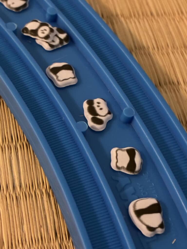 流されるパンダたち……