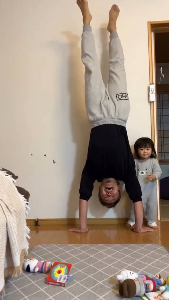 緊急事態をママに訴える娘さん