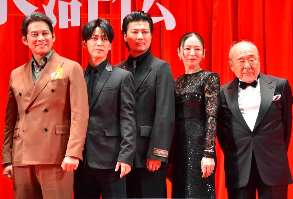 左から織田さん、亀梨さん、玉山さん、松雪さん、北方さん