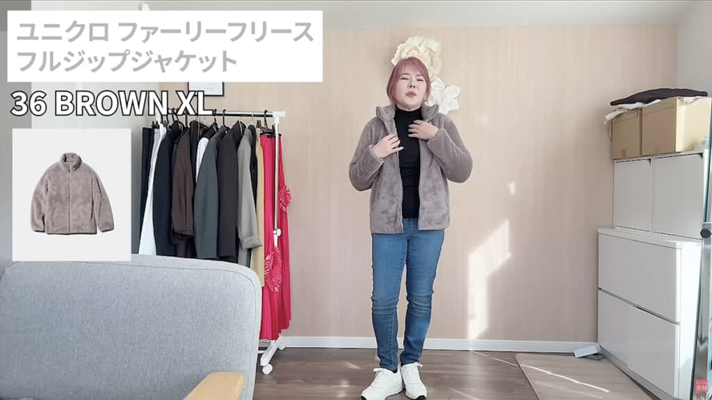 トップスを黒にして……