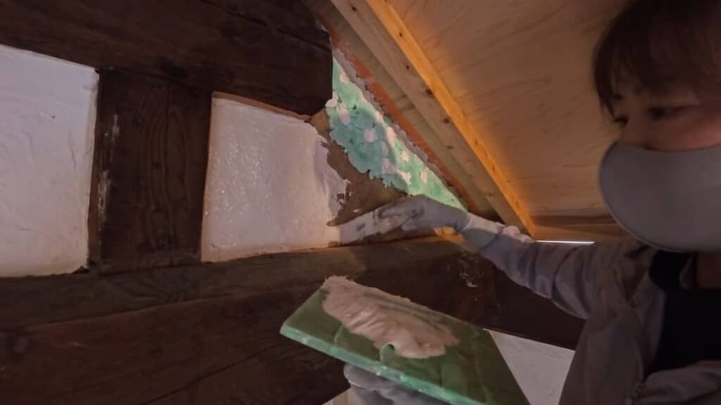 しっくいで土壁をコーティング