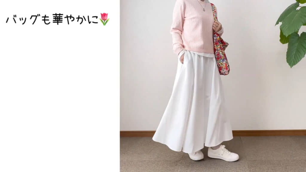 ホワイト×ピンクで華やかな印象の春コーデが完成!