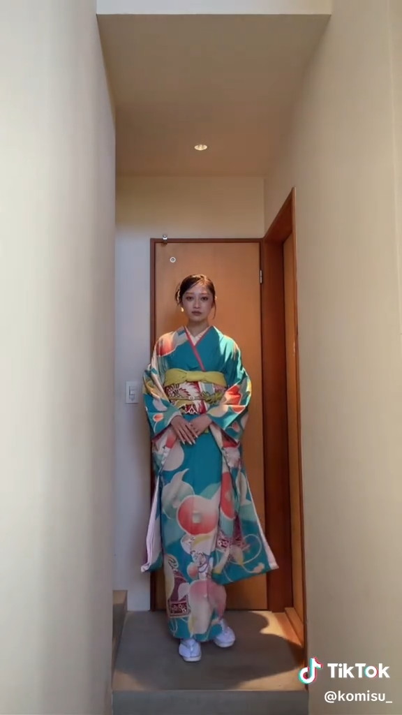 青色がkomiさんを引き立てています