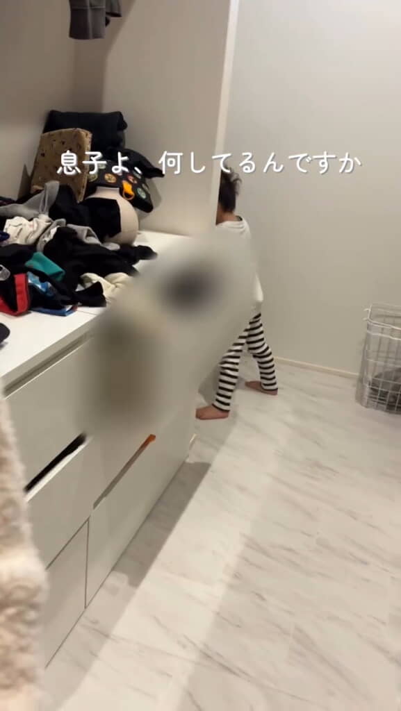 次男くんが一心不乱に見つめていた場所は……