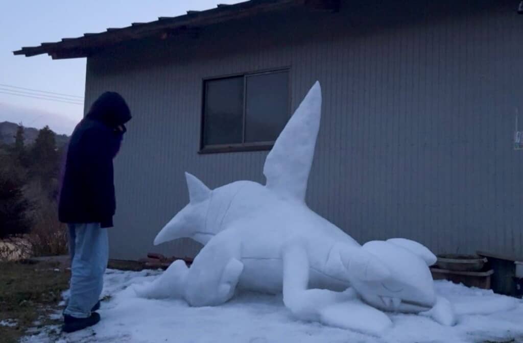 眠っているガバイトを見つめるガブさん