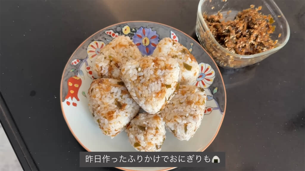 ダシがらふりかけのおにぎり、おいしそうです