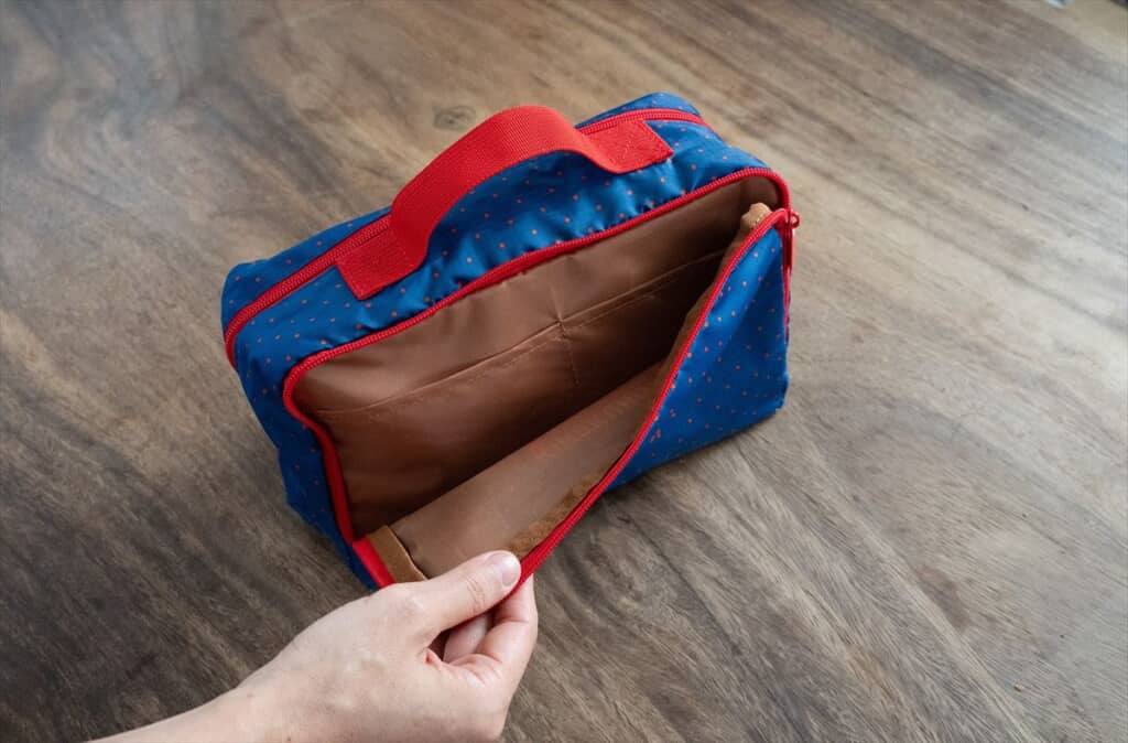 前面には薄めの収納