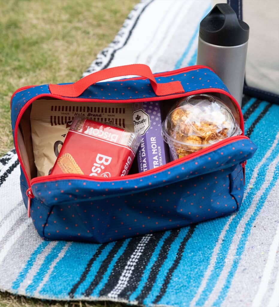 マチもあり収納力充分