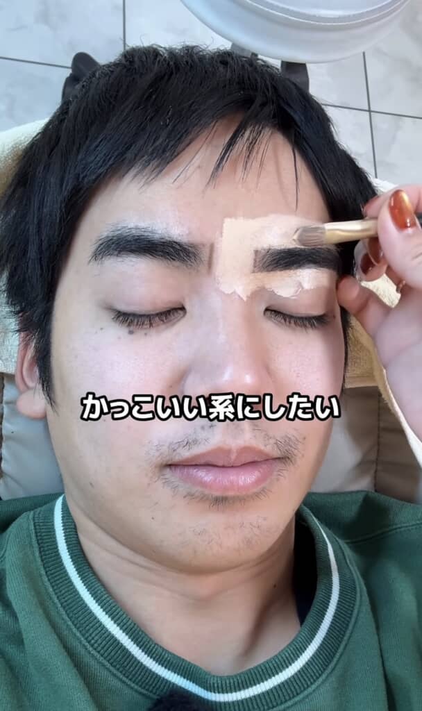 眉カット仕上げのクローズアップ