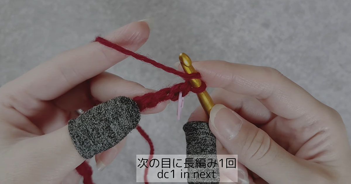 2色の毛糸を編むだけで…… シンプルなのに高見え“千鳥格子柄マフラー”「こんな簡単に」「感動でした」 | 編み物 ねとらぼ