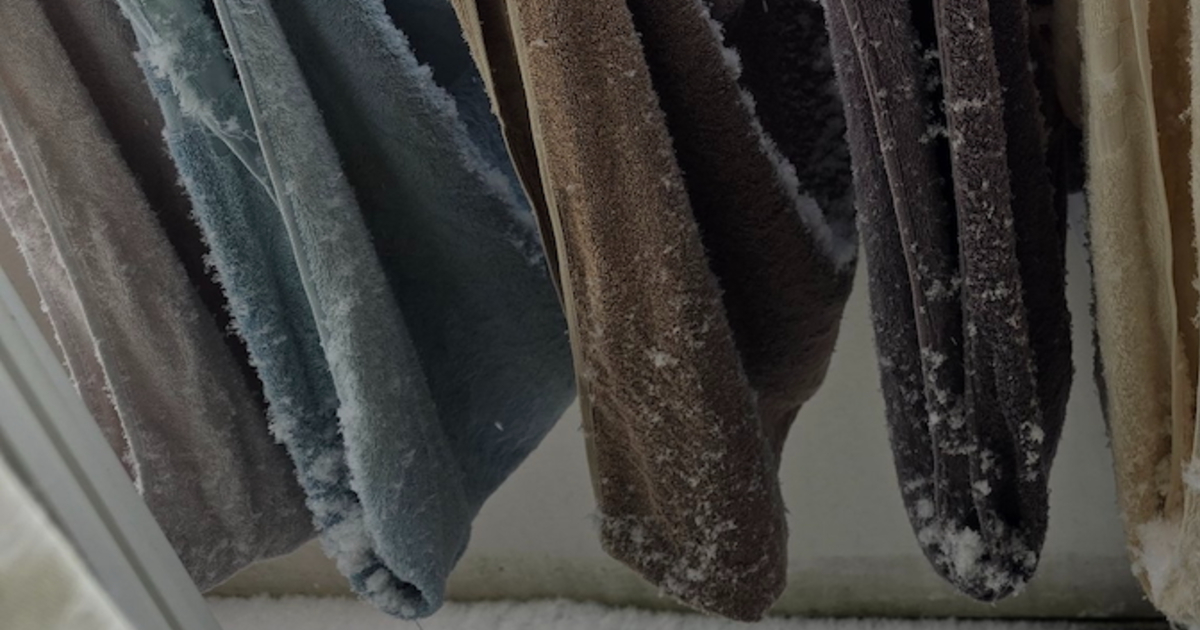 「忘れてた！！！」→大雪の日、慌てて窓を開けると……　思わず絶句の光景が137万表示「やっちまったなぁ」「これは凄いことに…」（1/3） | ライフスタイル ねとらぼ