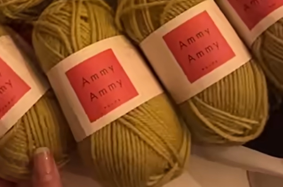 母の誕生日プレゼント、毛糸20玉を編みこむと…… 圧巻の仕上がりに「すごぉぉぉぉい素敵」「こんな大作もらったら泣く!」(1/3) | 編み物 ねとらぼ