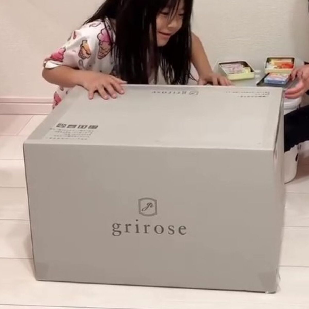 娘が待ちに待ったランドセルが到着→箱を開けたら…… 大人も羨むデザインに「すげ~」「今は色々ありますね」 | ライフスタイル ねとらぼ