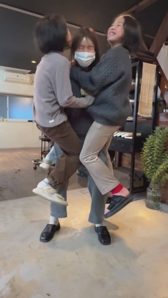 よいしょ、と抱っこし直します