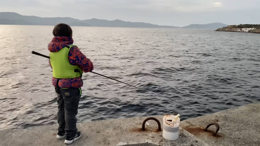 早朝のアジ釣りをスタート