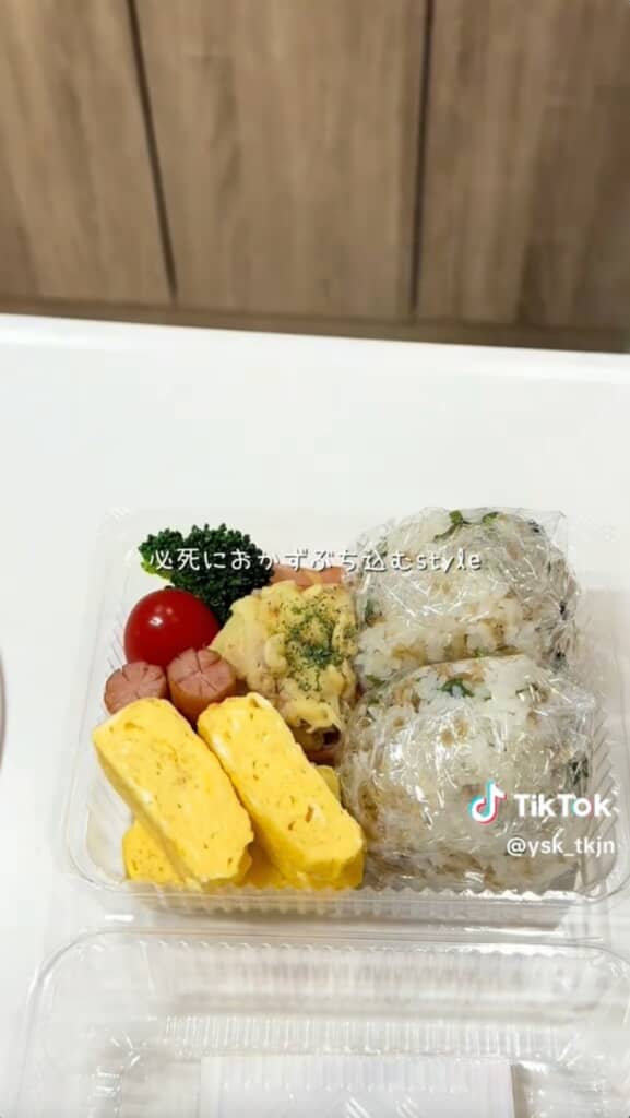 作ったものを詰め込んで隙間を埋めて……