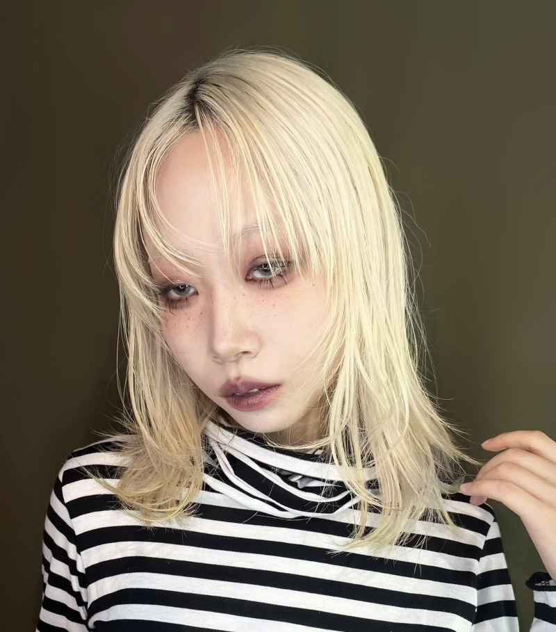 万人受けとは対極のダークなメイク