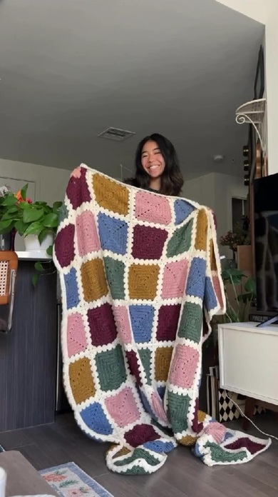 グラニースクエアをつなげて作ったブランケット