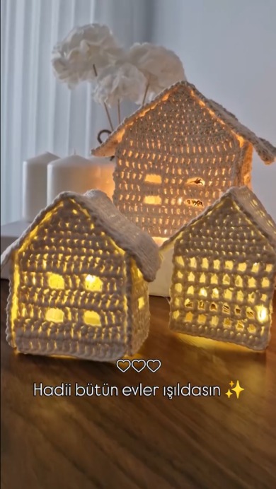 毛糸を編んで完成させたお家