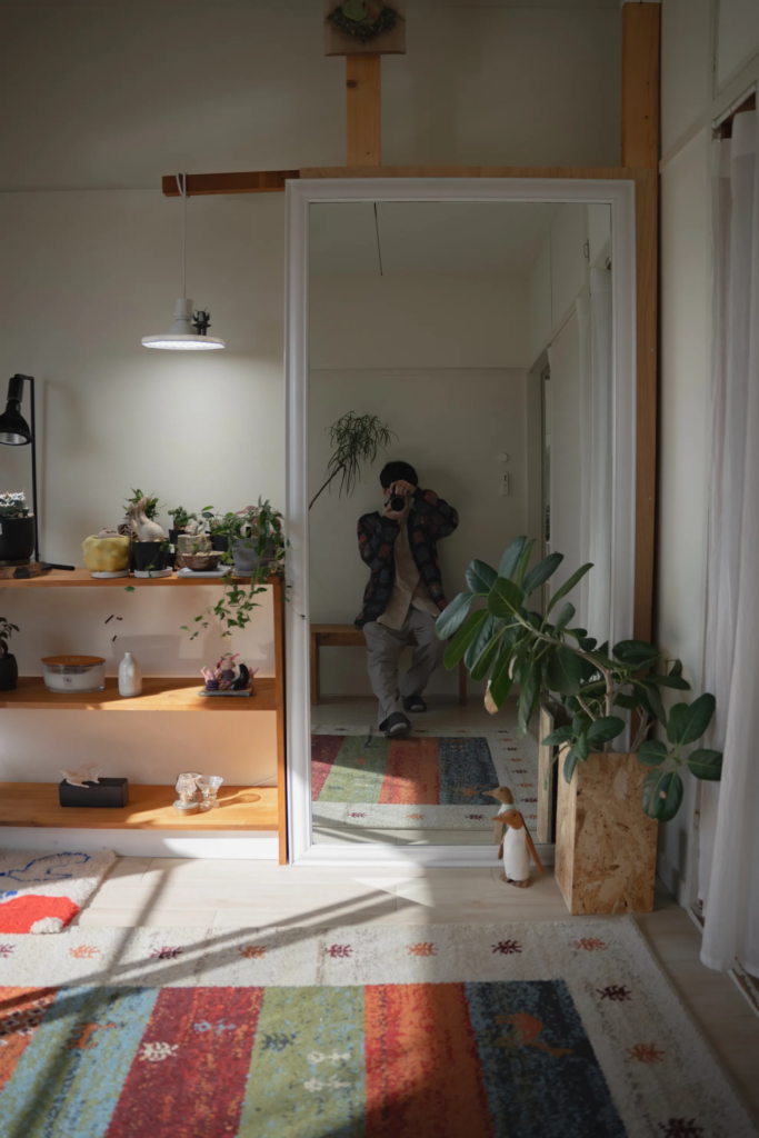 鏡越しに見える穏やかな暮らし