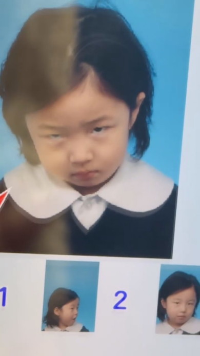 下から睨むような写真が完成