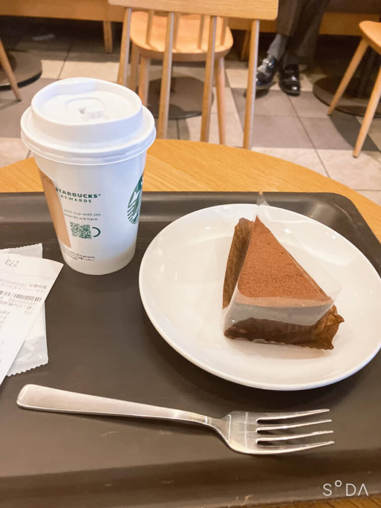 新作のドリンクと、新作のスイーツ。まさかどちらも食べ物だった?