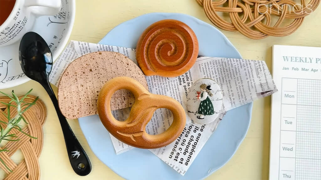 女の子の刺しゅうブローチが完成しました！