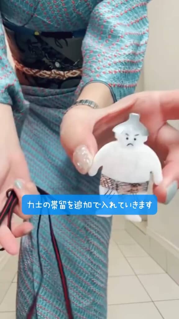 箸置きから作った力士の帯留め
