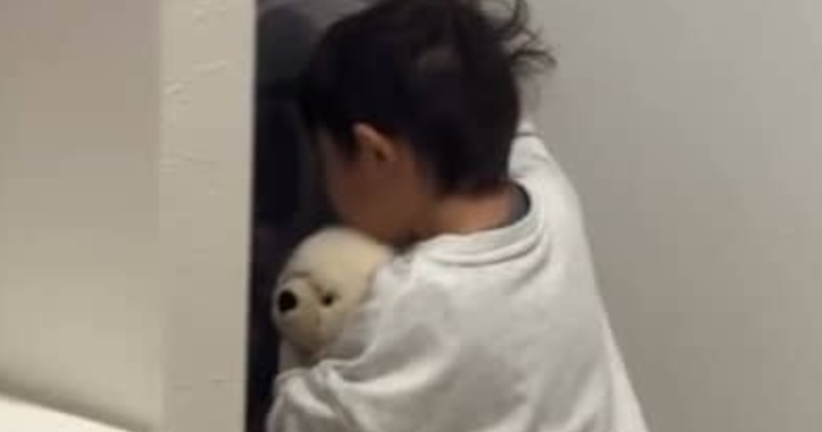 「ママ!」と必死に探す息子→視線の先は…… 「なんでっ!?」完全に予想外な光景が200万再生「うっそ~ん」「声出たww」(1/3) | 育児 ねとらぼ