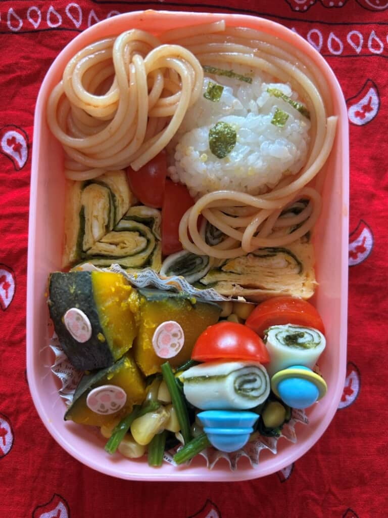 ハート型の海苔入り卵焼きがかわいいです